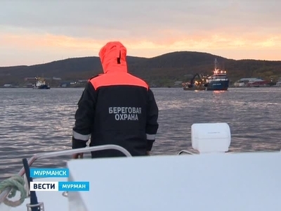 Заполярные пограничники эвакуировали с литовского судна российских моряков