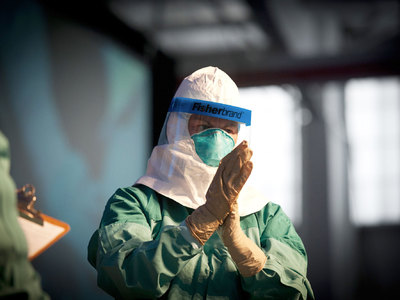 Вернувшаяся из-за границы британка госпитализирована с подозрением на Эболу