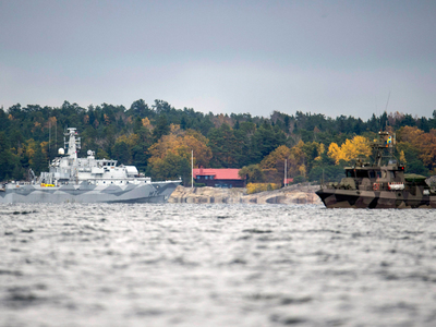 Была, да сплыла: шведская армия не нашла русскую подлодку, но продолжает в нее верить