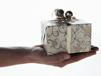 Сувениры и валенки: чиновники закупились подарками на 35 миллионов