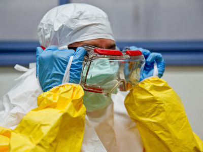 У сотрудника Красного Креста, прилетевшего во Владивосток, Эбола не подтвердилась