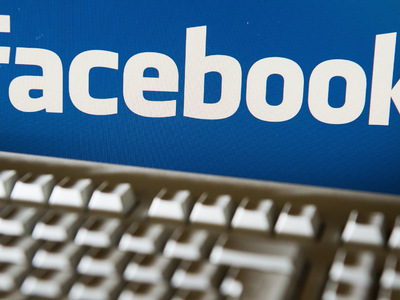 Вести.net: Facebook будет бороться с фейками