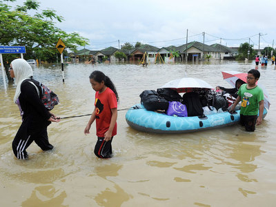 Наводнение в Малайзии: почти 80 тысяч человек эвакуированы