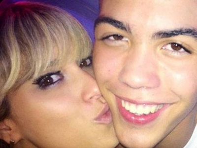 14-летнего сына Роналдо застукали в объятиях 27-летней блондинки