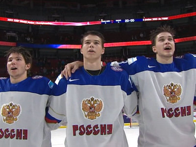 Молодые российские хоккеисты поборются со шведами за путевку в финал