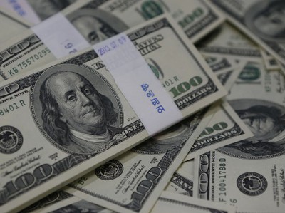 Доллар подскочил выше 63 рублей на фоне падения Brent