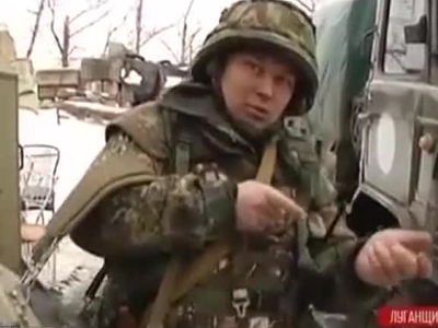 Украинские военные собирают из старого оружия 