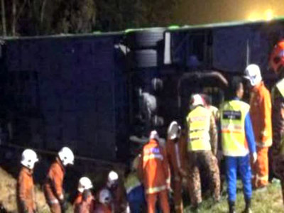В Малайзии перевернулся туристический автобус, погибли восемь человек