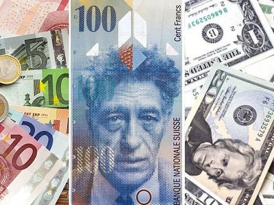 Евро упал до 11-летнего минимума к доллару