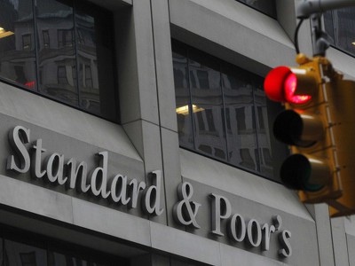 S&P оштрафовали на $80 млн за обман с рейтингами
