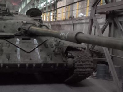Брошенными танками украинская армия помогает ополченцам двигать линию фронта