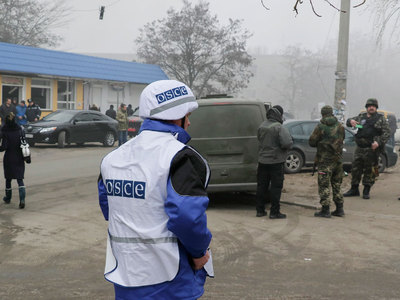 ОБСЕ: после объявленного перемирия Луганск обстреливали