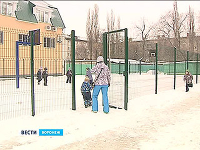 Школьные стадионы в Воронеже, обещанные к лету, наконец доделали
