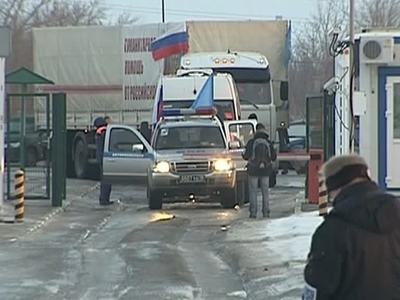 Колонна с гуманитарной помощью движется к границам Украины