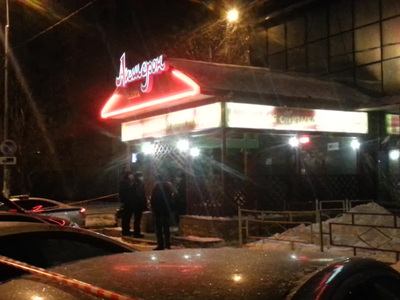 В кафе на востоке Москвы вспыхнула драка, погиб один человек, двое ранены