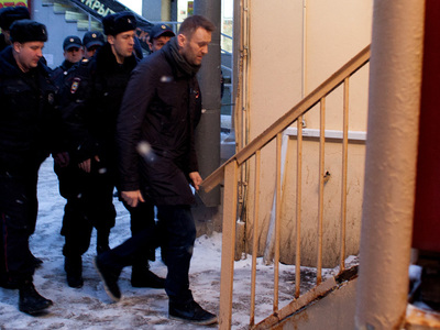 Навального отпустили из отделения полиции