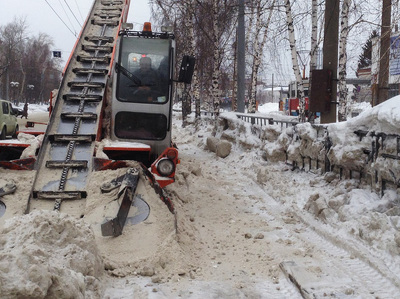 В Томске начали вывозить снег с территорий возможного подтопления