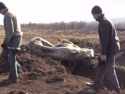 Дебальцево: ополченцы и волонтеры ищут тела украинских солдат