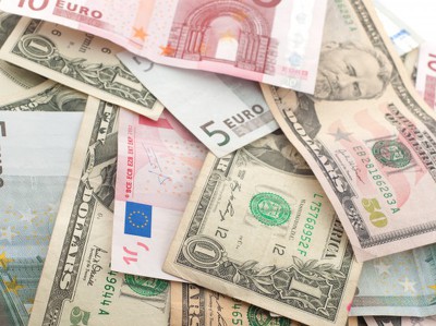 Доллар и евро отыгрывают позиции у рубля