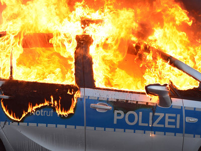 Беспорядки в Германии: радикалы подожгли несколько десятков машин