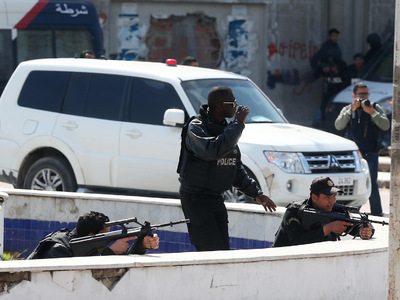 Власти Туниса арестовали более 20 напавших на музей боевиков