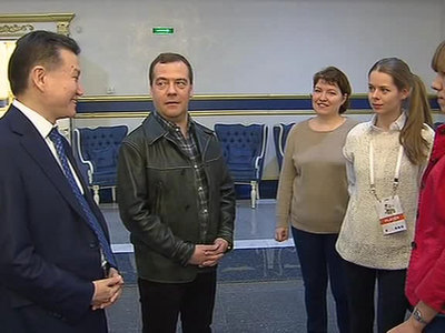 Медведев пожелал российским шахматисткам удачи на чемпионате мира
