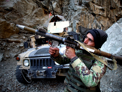 США продолжат финансировать афганскую армию до 2017 года