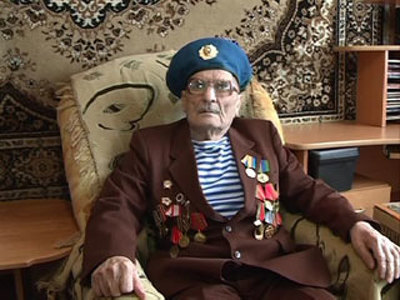 Старейшему смоленскому десантнику Алексею Камозину исполнилось 95 лет