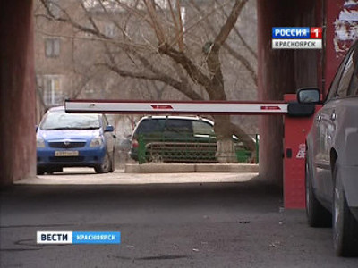 Жители центра Красноярска отгораживаются от автомобилистов