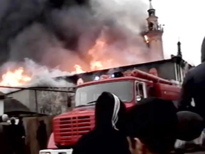 В Кизляре загорелась центральная мечеть
