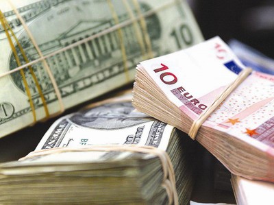 Доллар и евро продолжают падать. Рубль летит ввысь