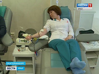 Сотрудники станции переливания крови отметили Национальный день донора