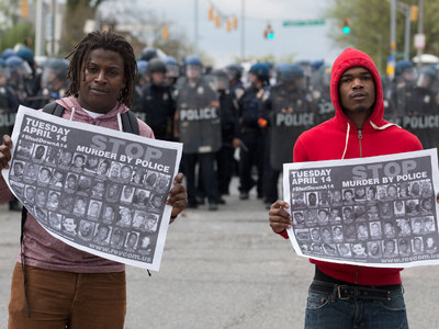 В Балтиморе шестерых полицейских обвинили в убийстве афроамериканца