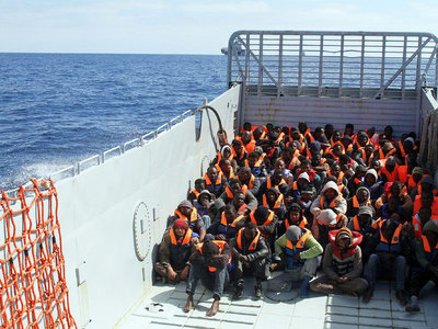 Риск утонуть в Средиземном море не останавливает тысячи африканских беженцев