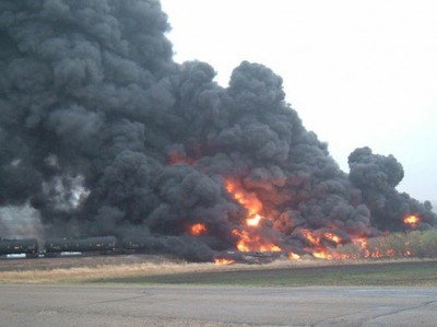 В США вновь взорвался поезд со сланцевой нефтью