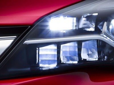 С новой Opel Astra дебютируют фирменные матричные фары
