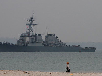 Американский ракетный эсминец Ross зашел в Черное море