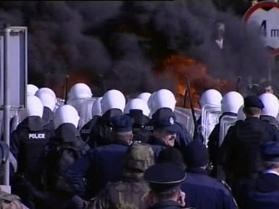 В столице Косова манифестантов разгоняли газом и водометами