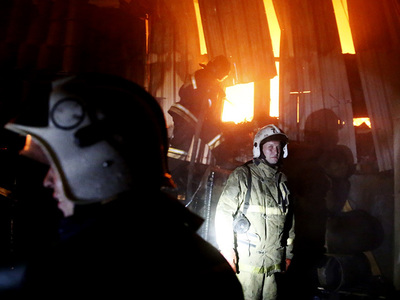 Пожар на севере Москвы охватил полторы тысячи квадратных метров